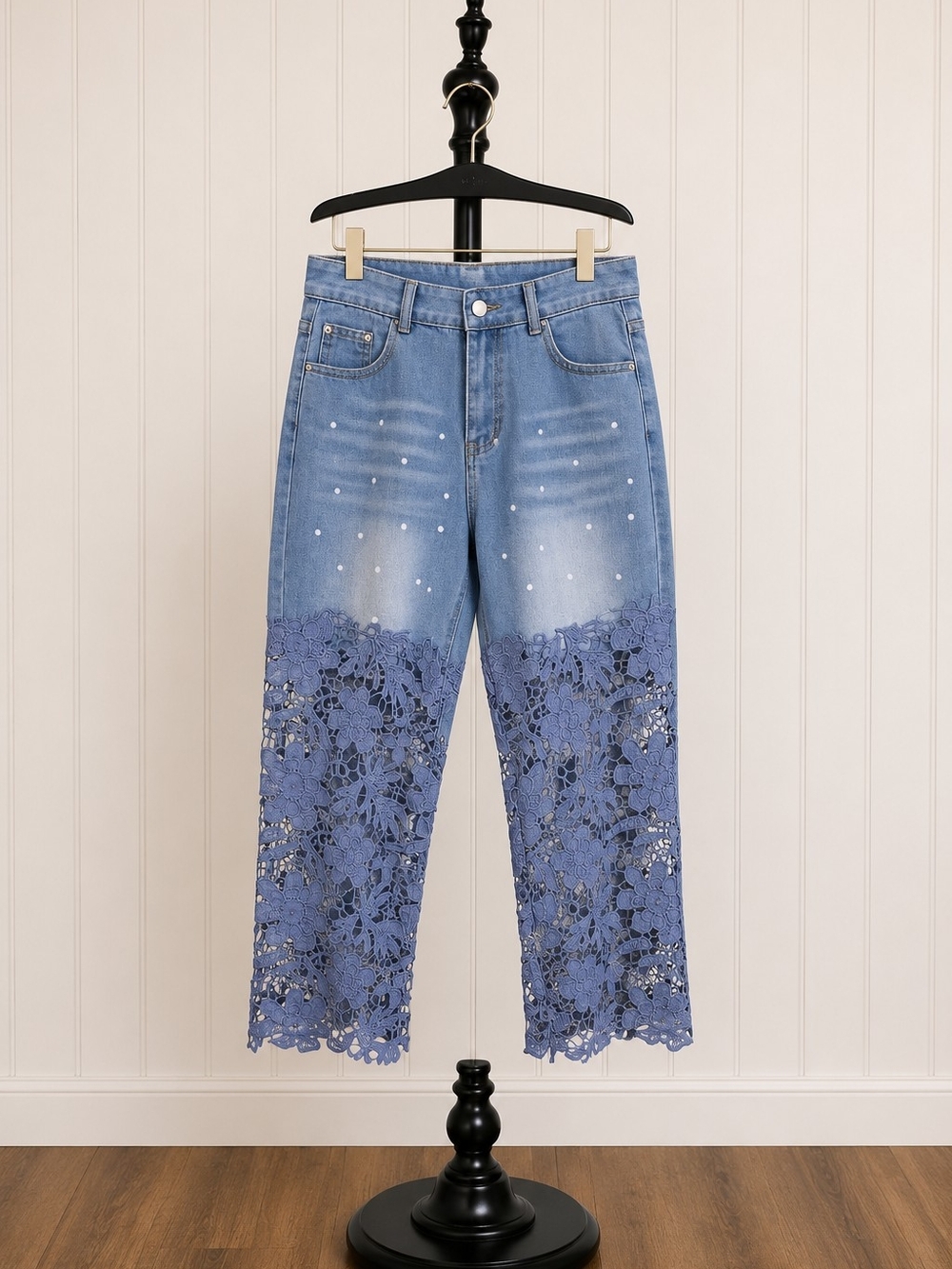 ✨️𝑴𝒂𝒌𝒆 𝒂𝒏 𝑶𝒇𝒇𝒆𝒓✨️•Blue Lace Bottom Jeans
